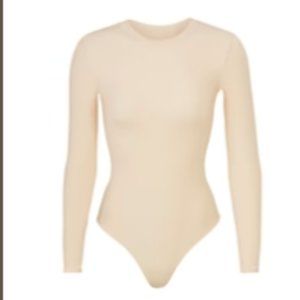 NWT Skims Fits Everybody Long Sleeve Crew Neck Bodysuit in SAND sz M